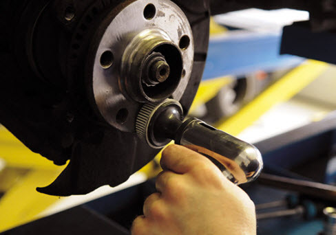 czyszczenie piast pod tarcze hamulcowe e-autoparts.pl